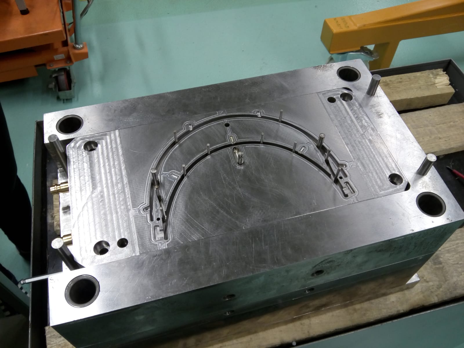 Stelaże przyłbic dla lekarzy – case study